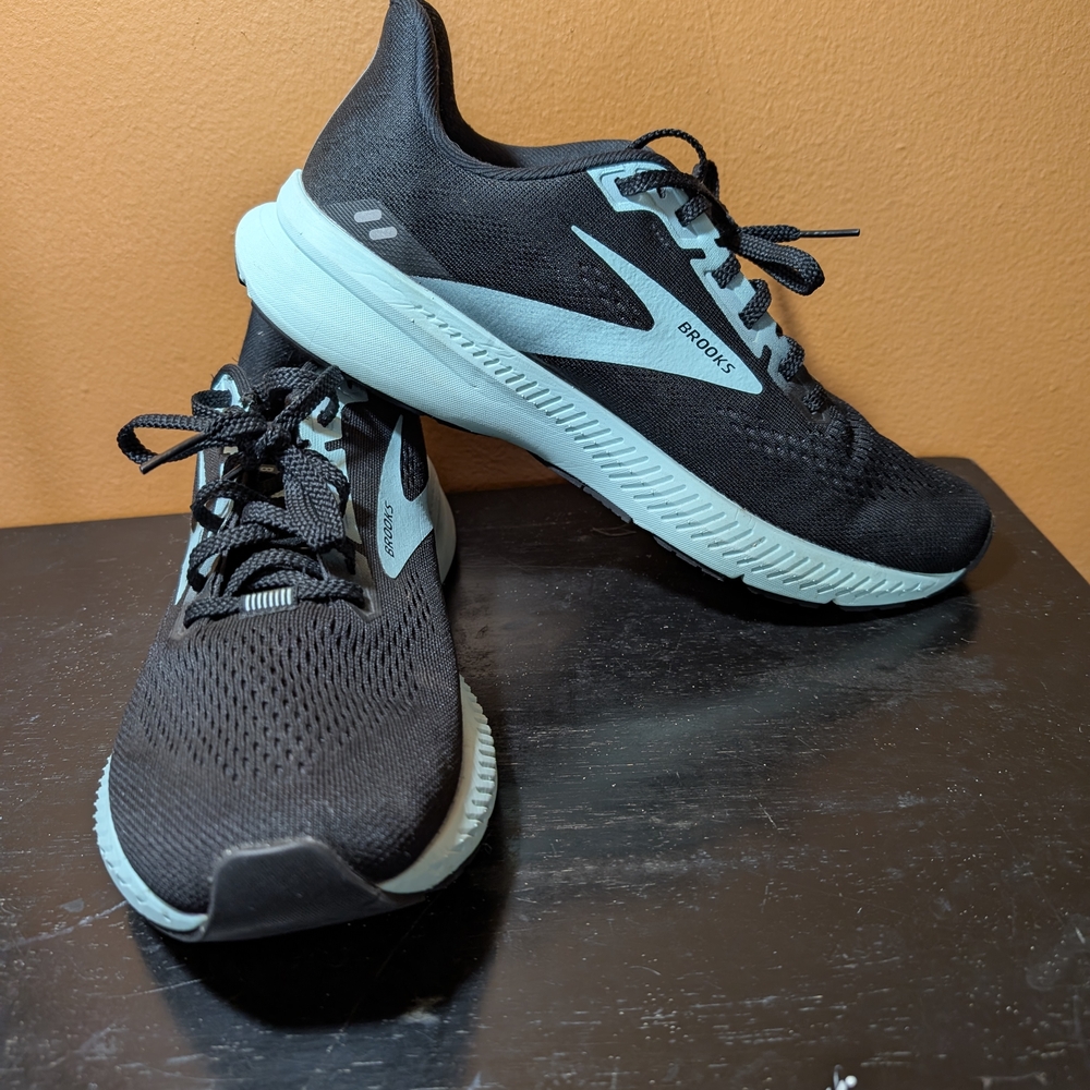 Brooks Launch 8 | Women's Size 9 | Black & Ebony Blue